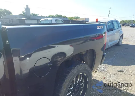 2010 Chevrolet Silverado 1500 Lt z USA, uszkodzony, nr VIN 3GCRKSE30AG261917